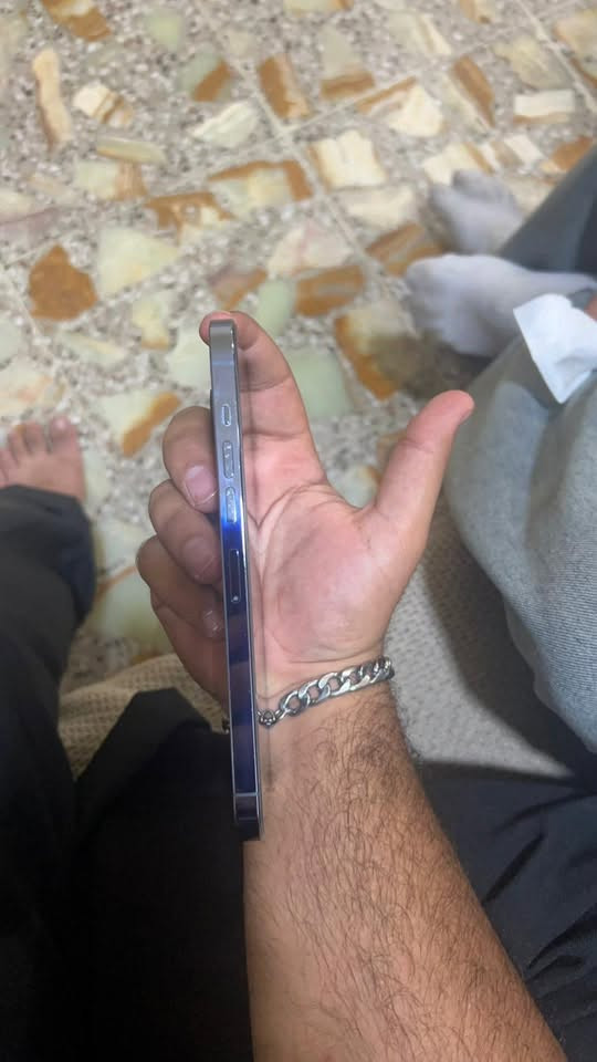 السلام عليكم ايفون 13pro max
اللون بحري 
النظافة 95%
البطارية 80% ذاكرته 265G
نموذج M 
الجهاز ممفتوح تفحصه وين ميعجبك 
رايده ب700 وبي مجال للطيبين🤍.
الشراي يتصل***********.📞
