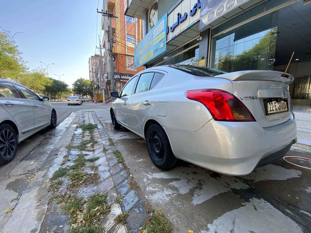 بسم الله الرحمن الرحیم
نیسان فێرسا 2018  

ئاوێنە کارەبا 
سوکان ڤۆڵیۆم
تحدید سورعه 
شاشه ئایپاد 
ABS
كامێره
گێڕ ئۆتۆماتیک له گێری یه كه یه ك نه تڵه ی بچووك ئه دات له گێره كانی تره عه یبی. نیه
سه نه وی نوێیه تا 2029 وه كاله و ته حویل به شه رت
چوار تایەی نوێ
٣ پارچه ی پێشه وه ی بۆیاخه ناوی زۆر نه گردووه ئێرباكی نه ته قیوه
300$ دۆلار غه رامه ی تیایه له معامه له بۆتی ده گێرمه وه 
77$  معامه له شوێن كه لار
***********

