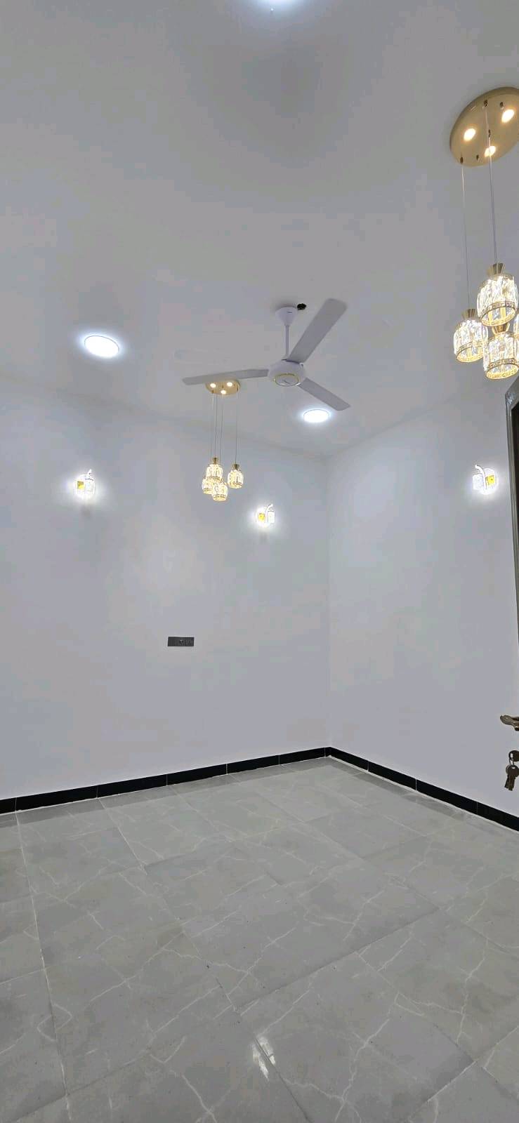 🏡 دار جاهز للسكن للبيع

📐 المساحة: 150 متر
📄 طابو زراعي عراقي – سند 25

🛏️ التفاصيل:
غرفتين نوم
ديوان
صالة
مطبخ
صحيات داخلي وخارجي

📍 العنوان: أبو الخصيب – طريق سيد حامد مقابل مدينة الأندلس
💰 السعر: 80 وبي مجال للتفاوض

✅ جاهز للسكن
✅ مناسب للعائلة
✅ موقع جيد وقريب من الخدمات

📞 للاستفسار: اتصال أو واتساب *********** او ***********