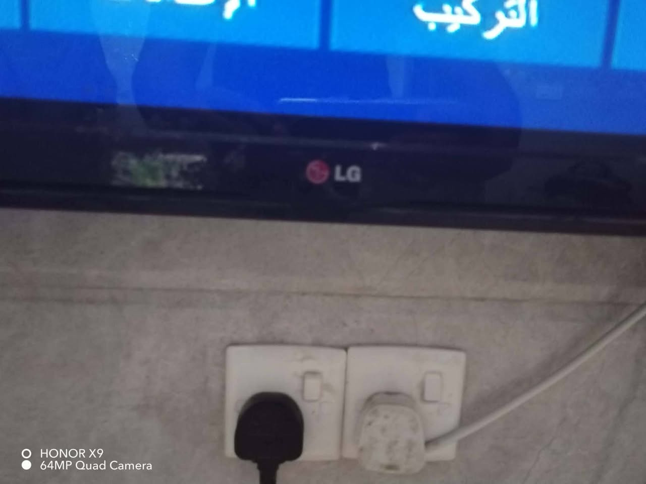 بلازمه حجم ٥٥ بدون نت نظيف شغال شرط بس مكان اليجدي مكسوره يشتغل على الفيش الثلاثه شاشه بلول السعر ١١٠ وبي مجال مكان الموصل الايسر لاستفسار على الرقم *********** جميع

نص مكتوب في الصور:
- HONOR X9 64MP Quad Camera
- HONOR X9
- 64MP Quad Camera