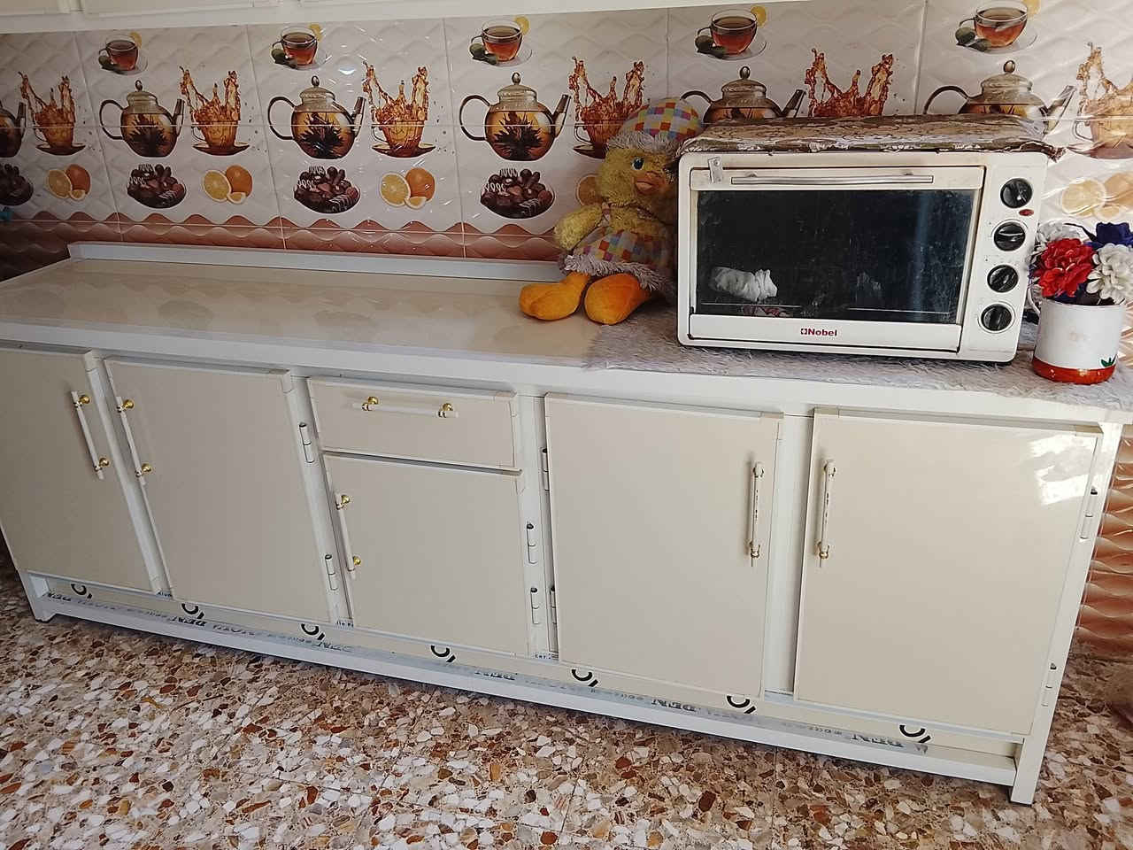 سلام عليكم كاونتر للبيع سعره 550 وبي مجال *********** مكانه خان النص
