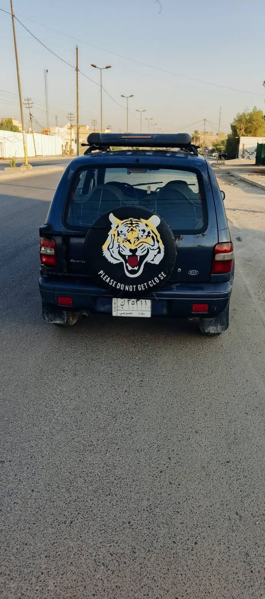 كيا سورتج مديل 2001بلاديه مابيه ضربه
محرك وكير بلادي اوتماتيك 
تبريد ثلج 
كهربائية كلهه شغاله 
تايرات جديده بسمي تحويل ثاني يوم 
السعر 45
العنوان بغداد حي العلام قرب تقاطع الدرويش 
*********** بي وات ساب 
غير متواجد بل فيس
