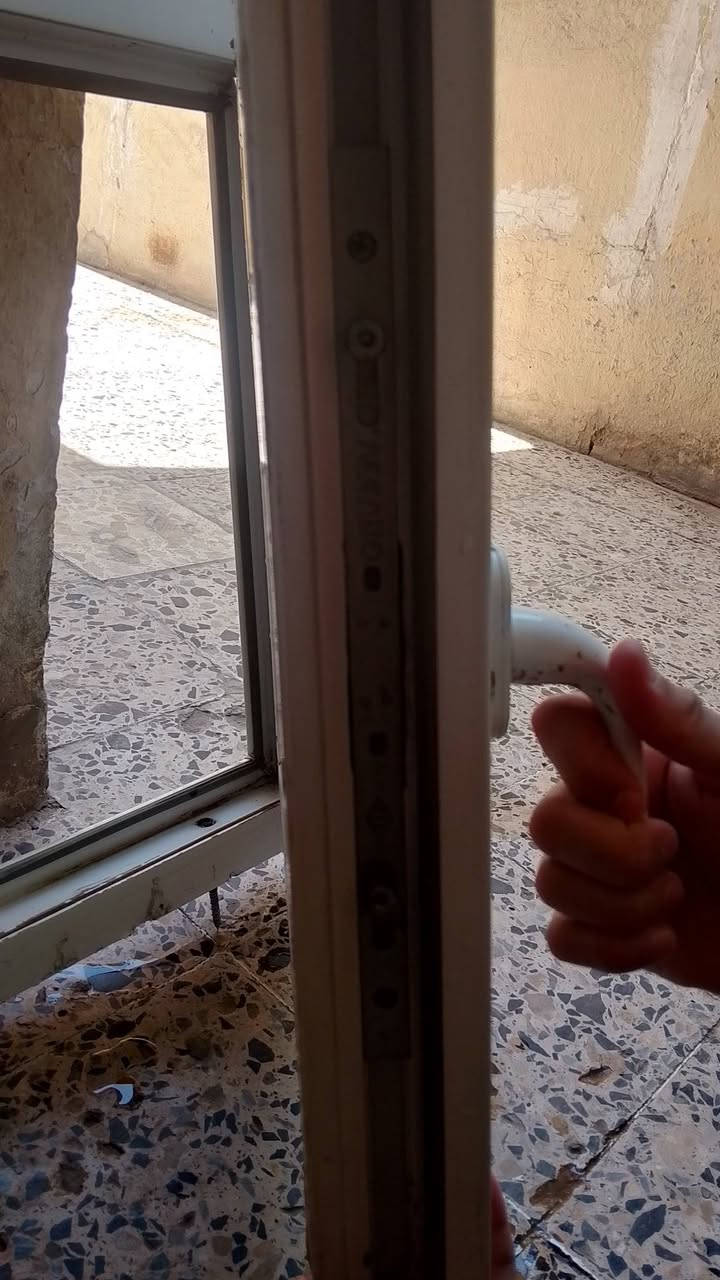 السلام عليكم
شباج 60*60 عازل دبل جام
السعر 20
مكان نجف مقابل كراج الجنوبي
للتواصل على الرقم 
***********
