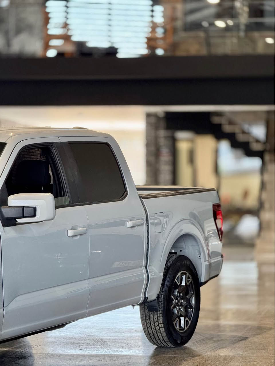 FORD F150 2024 STX 
تاک ئەکسل ڕۆنگی چیمەنتۆیی هەردو چەمەلەخی پێشەوەی بۆیاخە بێ ناو گرتن بێ ئێرباگ پێشی کەپسە سەیارەکە زۆر جوانو زۆر تازەیە یەک دینار مەسرەفی تیا نیە ٣مانگ کاتی تیایە 
نرخ:٢٩٧
*********** السليمانية, العراق
