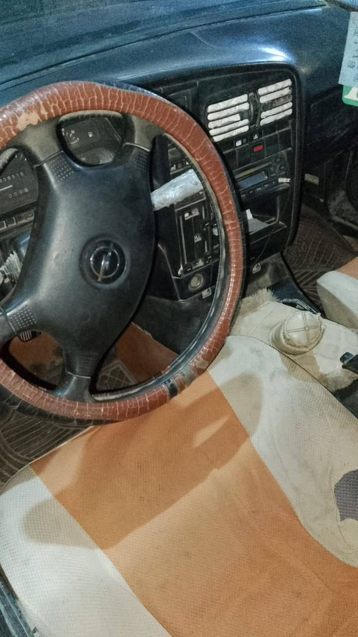 أوبل موديل 91 انبار
محرك 2000
لون ماروني
كير عادي
السعر 23 ورقه وبيه مجال لشرايه
***********

نص مكتوب في الصور:
- Shot on POWER P55+