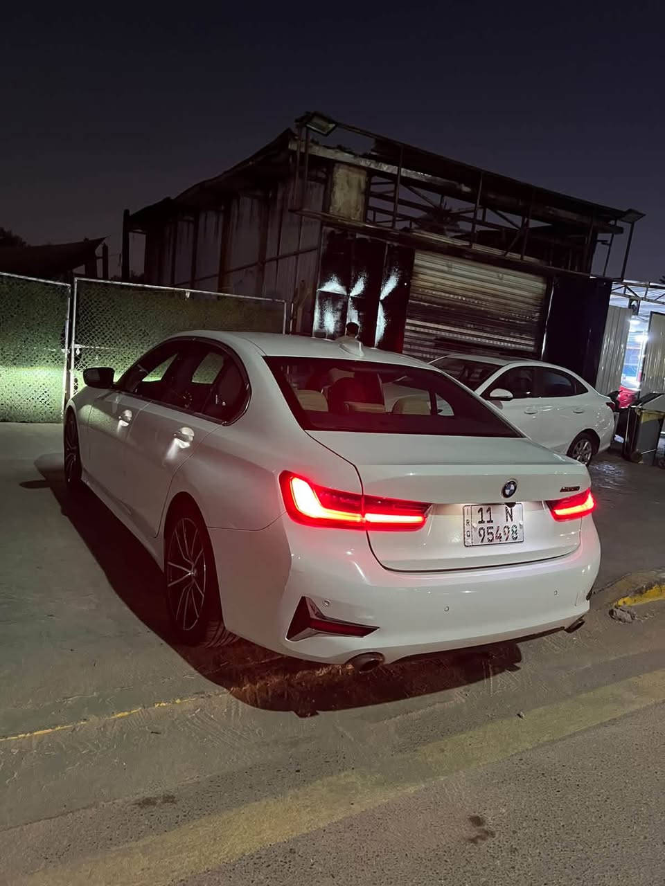 السلام عليكم BMW 330i
2020 موديل 
بدون ايرباك
تو ويل
ماشيه ٥٠ الف مايل جدا جديده 
فول مواصفات
فتحه
رادار امامي جوانب
حساس امامي خلفي
داخل بيجي
قطعتين تبريد
فول مواصفات 
(حادثة جاملغ خلفي وجنطه وجاملغ ثاني كلير )
سياره جديده جداً 
مكانه العطيفه
سعر ٢٠٥ ورقه جداً مناسبه مقارنه لخواته
للاستفسار 
*********** واتس
