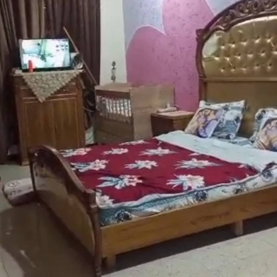 غرفة نوم حطاطة
مليونين وربع وبيها مجال
مكاني فلوجة 
***********
