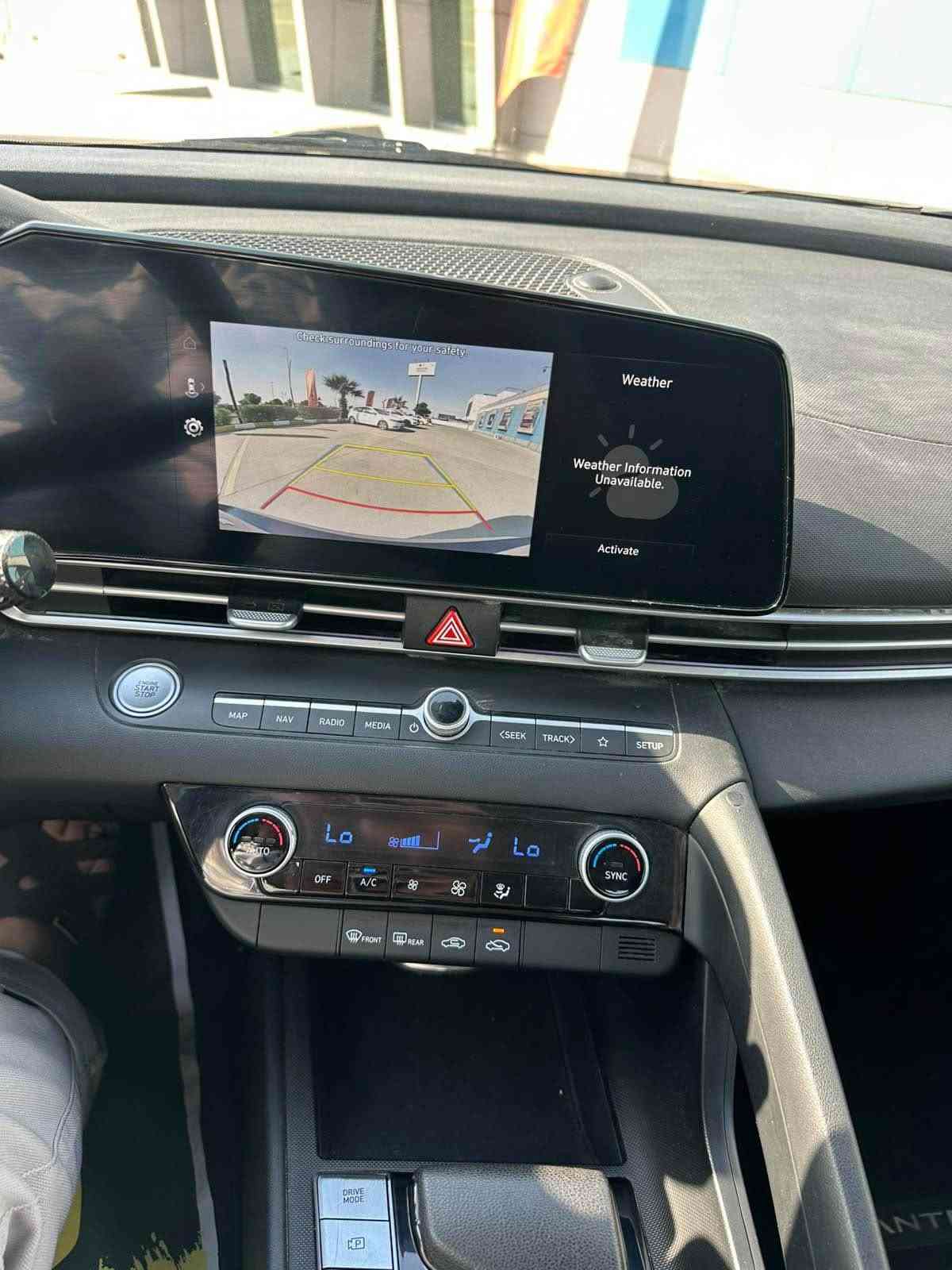 HYUNDAI ELANTRA SEL
هوندا النترا
موديل 2024 
الضرر- ( جملغ امامي فقط) 
بدون ايرباك (ماطاك)
السعر 136 ورقه بدون رقم
موصفات  
بصمه 
تشغيل عن بعد 
شاشة ايباد متصل 
ويل كروم 
لايت زينو
رادار امامي 
رادار خلفي 
رادار جانبي 
كاميرا 
تحكم ستيرن
بي بعد اهواي موصفات 
العنوان اربيل - معرض اربيل كارس
☎️*********** أربيل, العراق
