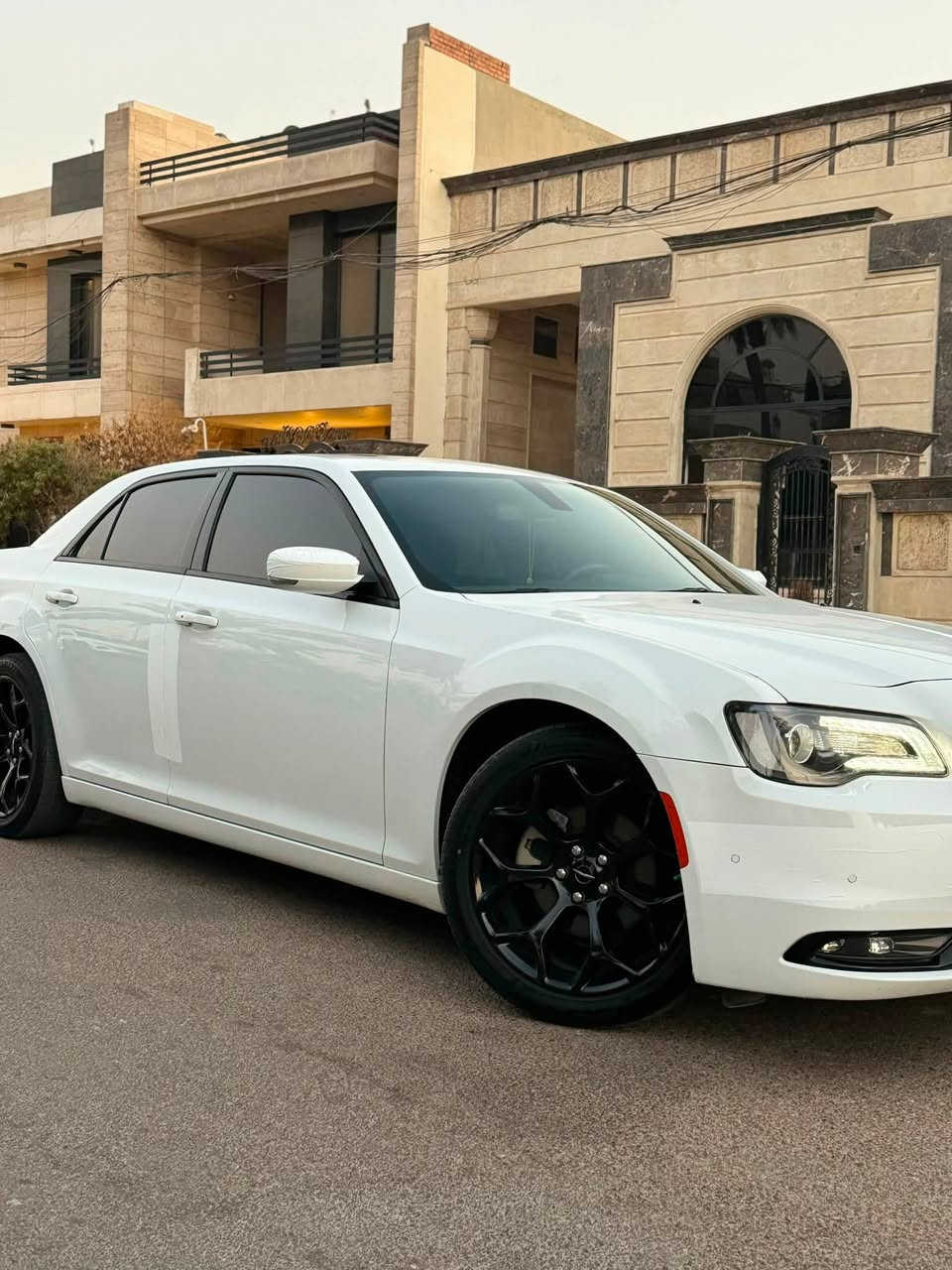 السلام عليكم
كرايسلر S300 
( اوباما ) للبيع . 
الموديل : 23 last call.
الاصدار الاخير 
رقم اربيل : سنوية تضليل 80%
المواصفات:
بانوراما سقف 
كراسي كهربائي
كراسي تدفئة
كشنات جلد اسود S 
اشاير مري 
مري رادار 
فول حساسات 
بصمة تشغيل 
ويل 18 اسود .
لد امامي
منضومة عدسات نهاري ليلي اصلي 
بصمة ابواب 
كاربلي 
سبورت مود 
ماشية 40 الف 
السيارة كفالة عامة 
جاهزة ونضيفة جدا 
حالة : ممتازة 
سنوية هزة جديد.
السيارة بأسمي تحويل مباشر 
مكان السيارة : بغداد العطيفية او الكريعات 
***********
