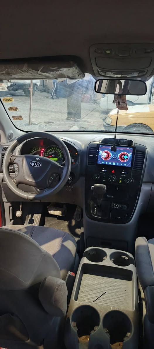 🚗 كيا سيدونا 2009 وارد أمريكي للبيع (سيارة عائلية ممتازة) 🚗
​الموديل والنوع: كيا سيدونا (Kia Sedona) موديل 2009.
​المحرك والجير:
​محرك 3800 V6 قوي جداً بحالة ممتازة.
​المحرك والجير والصدر (الهزة) مكفولات بشرط الفحص.
​المواصفات والراحة:
​وارد أمريكي، سيارة عائلية واسعة جداً ومريحة للخطوط والمشاوير.
​التبريد شغال (ثلج).
​حالة البودي والصبغ:
​الباب الايمن والجاملغ بارد 
​يوجد جراد شمس  طبيعي  على القمارة (السطح) والبونيد 
​الملكية والأوراق:
​رقم بغداد (خصوصي) باسمي، والتحويل مباشر 
​الموقع: واسط.
​للتواصل والاستفسار ***********
