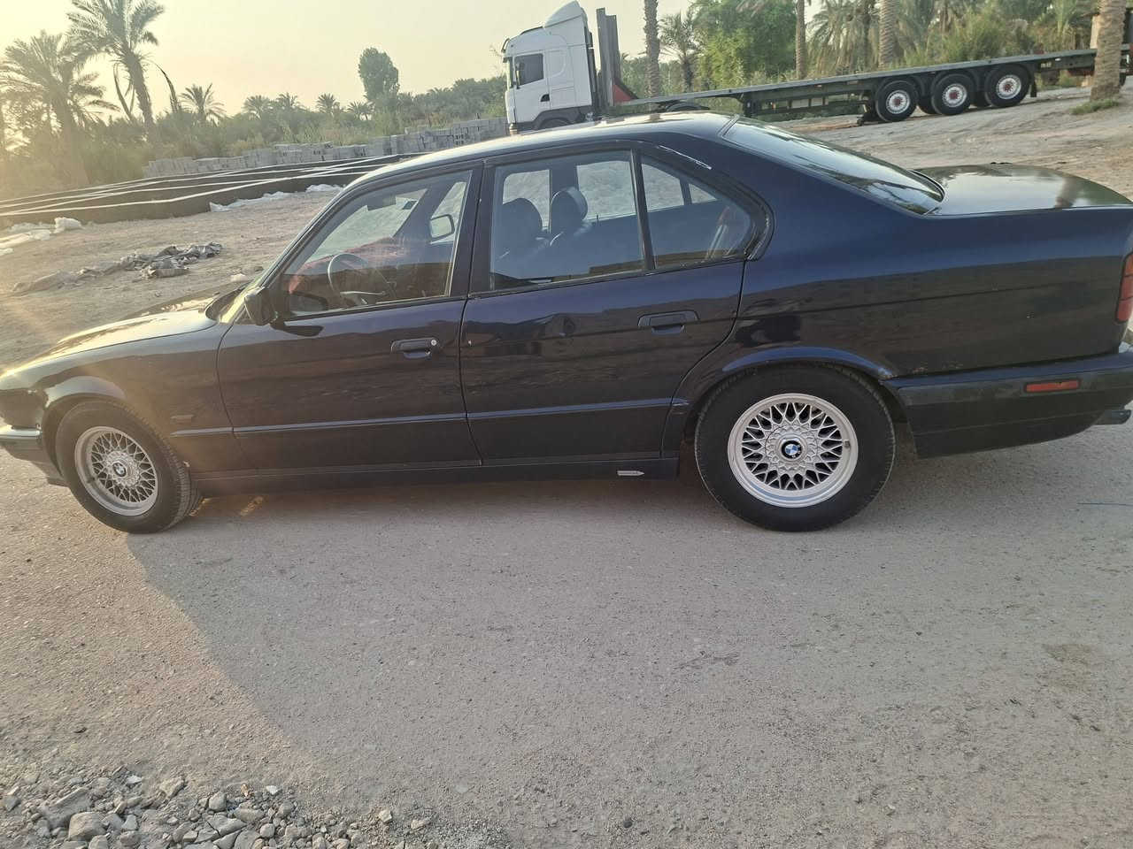 السلام عليكم سيارة للبيع بي أم مديل 2000محرك فانوس مسكر سيارة جاهزة حداده تبريد تخم تاير سيارة صبغ جمالي فقط للأستفسار على هاذه رقم ***********
