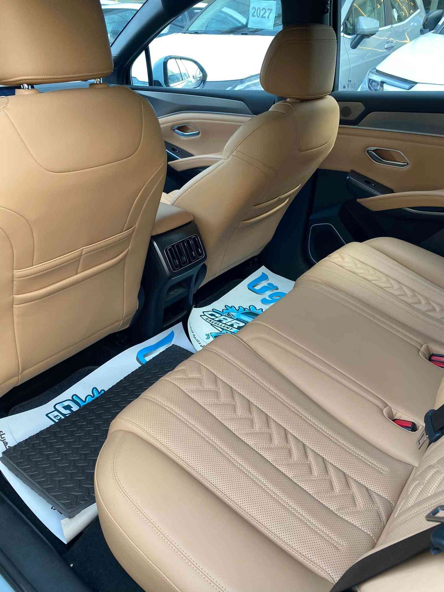 🚙 BYD Song L DM-i 2025_الفول مواصفات 

المحرك والنظام
 • بنزين 1.5 لتر، 4 سلندر
 • قوة البنزين: 101 حصان
 • عزم البنزين: 126 نيوتن.م
 • محرك كهربائي أمامي: 218 حصان / 160 kW
 • عزم الكهربائي: 260 نيوتن.م
 • النظام: DM-i Plug-in Hybrid
 • القير: E-CVT
 • الدفع: أمامي FWD
 • 0–100 كم/س: 7.7 ثانية
 • السرعة القصوى: 180 كم/س 

🔋 البطارية
 • Blade LFP
 • السعة: 12.9 kWh
 • المدى الكهربائي: 75 كم CLTC
 • الشحن السريع DC: غير موجود في الفئة العادية
 • الشحن AC: حوالي 3.9 ساعات
 • خزان الوقود: 60 لتر 

📏 الأبعاد
 • الطول: 4780 مم
 • العرض: 1898 مم
 • الارتفاع: 1670 مم
 • قاعدة العجلات: 2782 مم
 • 5 أبواب / 5 مقاعد
 • سعة الصندوق: 459 لتر، وتصل إلى 1550 لتر مع طي المقاعد. 

🛡️ الأمان

في الفئة العادية 75KM:
 • 6 وسائد هوائية تقريباً
 • ABS وEBD
 • ESP
 • Auto Hold
 • مساعد صعود المرتفعات
 • مراقبة ضغط الإطارات
 • كاميرا خلفية
 • حساسات ركن

☎️***********

7800km🛑

🛑بغداد البياع

