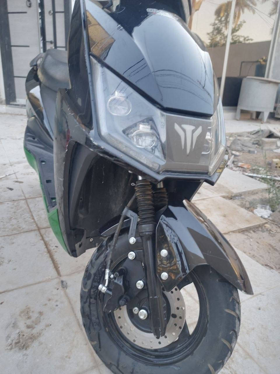 #للبيع 
دراجة شحن ماتركس 
ملف ٢٠٠٠ واط نحاس 100%
بطاريات ٦ كبار دبل 
ويل خلفي حجم ١٢ يعني اطار ٩٠.٩٠
ويل أمامي ١٠ أطار ١٠ .٣٥٠ اكبر قياس 
سرعة الحقيقة ٨٤ 
(الشاشة تقرة تسعينات)
كهربائيات  كلها شغاله 
أشير لايت عالي ناصي 
رجوع للخلف R
نضام ٣ سرع 
مساحة تغزين بال صندوق 
#النقوصات: لاستيكة مربعة صغيرة اسفل القدم موجودة ب باب طويريج سعرها ٦ الف ودكمة الهورن واكعة 
#الأعطال: عطل عقل فقط الباقي مكفول سعرة ٥٠ إلى ٥٥ حسب المكان 
بطاريات نص عمر  يعني يقرأ ١٠ ونص  بالحمل 
#السعر ٣٦٥ الف وبيها مجال 
#عنواني كربلاء عكد بني تميم 
رقم ***********
