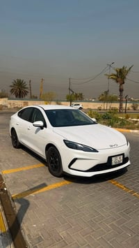 ماشية 7000 السيارة كفاله 07749798883 السعر :19300 وبيها مجال بسيط  byd...