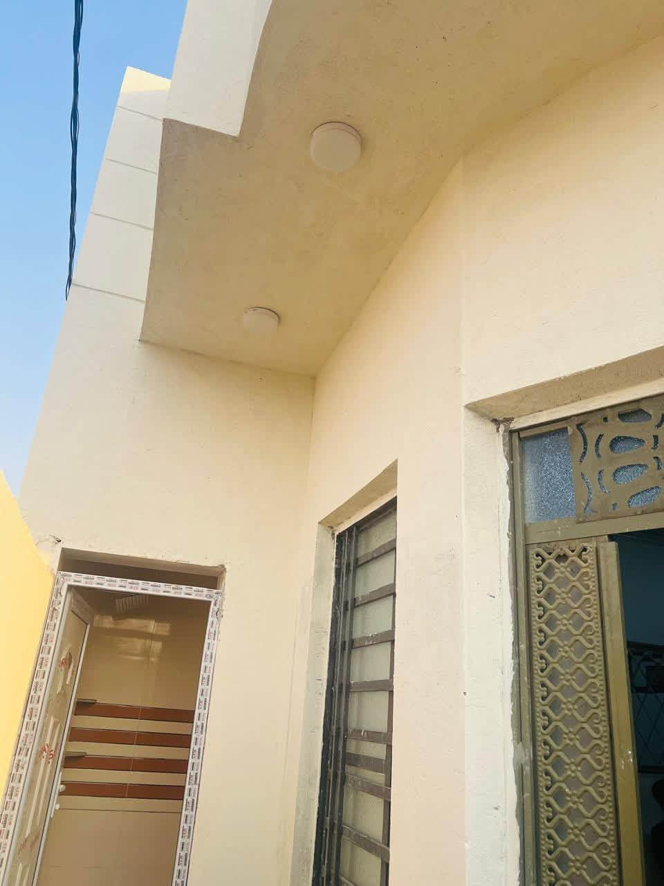 بيت زراعي سند 25 للبيع
مساحه 100 متر 

وجه 6 ونص ونزال 15 ونص 

بناء حديث درجه اولى بلوك كهربائي رباطات سقف صب كونكويت 

طريق سوك فضليه نزله سيد احمد قريب للشارع لعام 

يتكون من غرفه وصاله واستقبال ومطبخ وصحيات داخليه وخارجيه وساحه 

السعر 40 وبيه مجال للشراي 

لاستفسار والتواصل خاص او على الارقام لتاليه

 ابو امير  :  ***********

منتظر حازم :  ***********

نستقبل كافه العروض الطابو والزراعي بيع وشراء في جميع مناطق سوك الشيوخ في مكتب الأمير للعقار  حي الجوادين قرب الصيدليه مباشرتا
