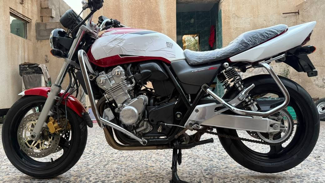 سلام عليكم دراجه  CB4 400CC نوزل جيل حديث مكفوله من كلشي نضافته 💯% احطله بانزين محسن وسوبر ما مخلبه تشم ريحه البانزين العادي سعر 23 وبيه مجال قليل مكاني ميسان العماره حي الوحده للاستفسار *********** عمارة, ميسان
