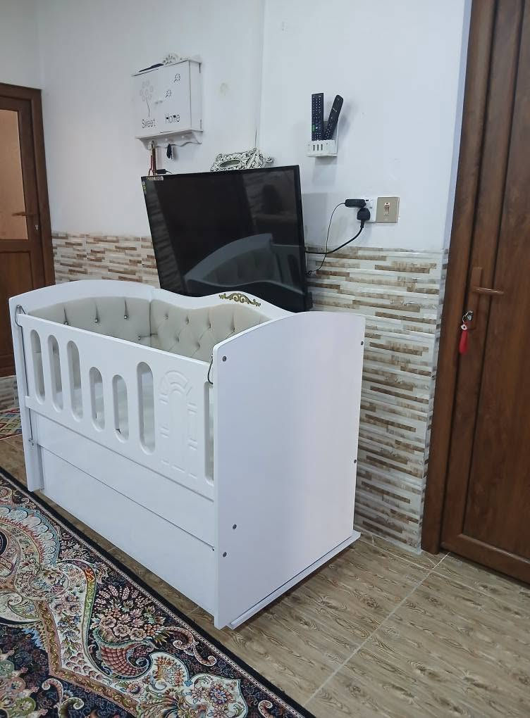 جۆلانێی خەوی مناڵ تەختەیە ، زۆر زۆر تازەیە لۆک لۆکە ، دوچەکمەجەی هەیە ، ڕائەژەندرێت ، 125 درێژە و 70 پانە ، لایەکی دائەدرێتەوە بۆپاڵ سیستەم ، دۆشەکی خۆی لەگەڵە 
زۆر تایبەت و تۆکمەو تازەو جوانە 
خۆی 250 هەزاری پێدراوە لۆک لۆکە سعری ئێستای زۆر گونجاوەو قفڵی 85 هەزارە بێ معامەلە یەک دینارکەمتر نابێ بۆمعامەلە پەیوەندی مەکە
سلێمانی ، گەیاندن هەیە*********** السليمانية, العراق
