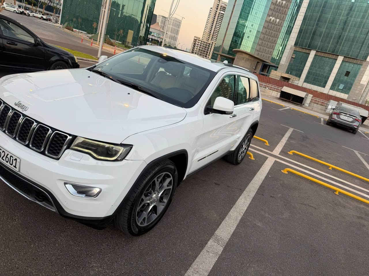 جيب 2019 فئة لمتد وارد خليجي
بيها قطعتين تبديل نفس اللون فقط چاملغ و باب جهة السكن . 
ماشية 85 الف مايل .
مكانها اربيل .
اي استفسار *********** .
