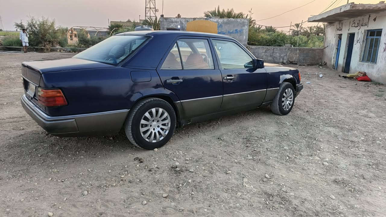 السلام عليكم سياره للبيع مرسيدس دب موديل 86 سنويه نافذه بال 23 مصفره من للغرامات كير ومكينه مكفولات مصبوغه صبغ جماليه السعر27 وبيها مجال
العنوان ميسان صدر المجر 
(***********)
