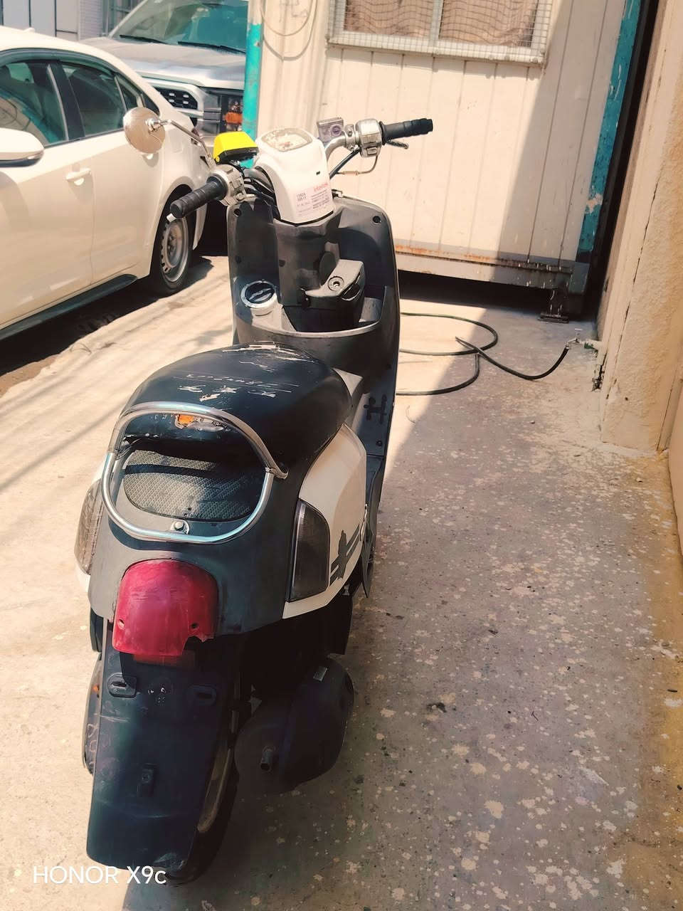 سلام عليكم= وعليكم سلام
ناشر دراجة.       👍     اي حبيبي
 
شبيهة ما بيهة.     🤲         ما بيهة اي نقص 

هااااا          😡         والطم

بيش عارضهة .      🌹        600 بيهة مجال يا طيب

يا موديل المحروسة        👌      2008 

وين مكان.           💋           زعفرانية بغداد 

دزلي رقمك .       🤙            ***********

زين ما مالتلي شبي محركهة.       🫠    محركهة جديد لا

 تبخير 

ولا تنقيص     ولا بخار  

👍
