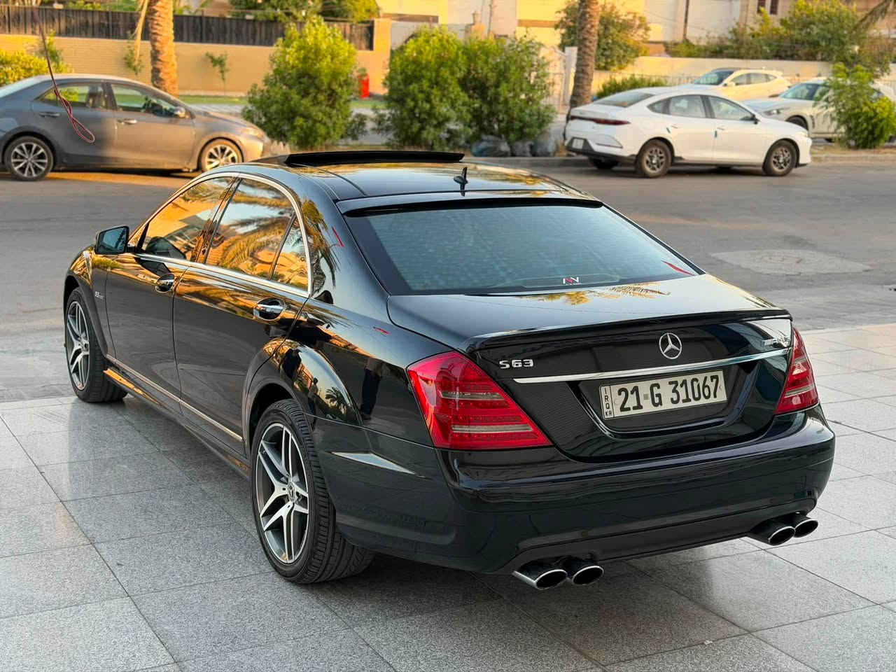 2007 S63 AMG أصل 
 مكفولة من الضربة والصبغ  ، ماشية 95 ألف كيلو حقيقي ،  محرك 550 
السياره جديده او احلى من الصور بهواي
جگات هايدروليك ، بانوراما ، بردات جانبية وخلفية ، ناظور ليلي ،ثلاجة ، 3 شاشات 

*********** 

مكاني بغداد السيديه

