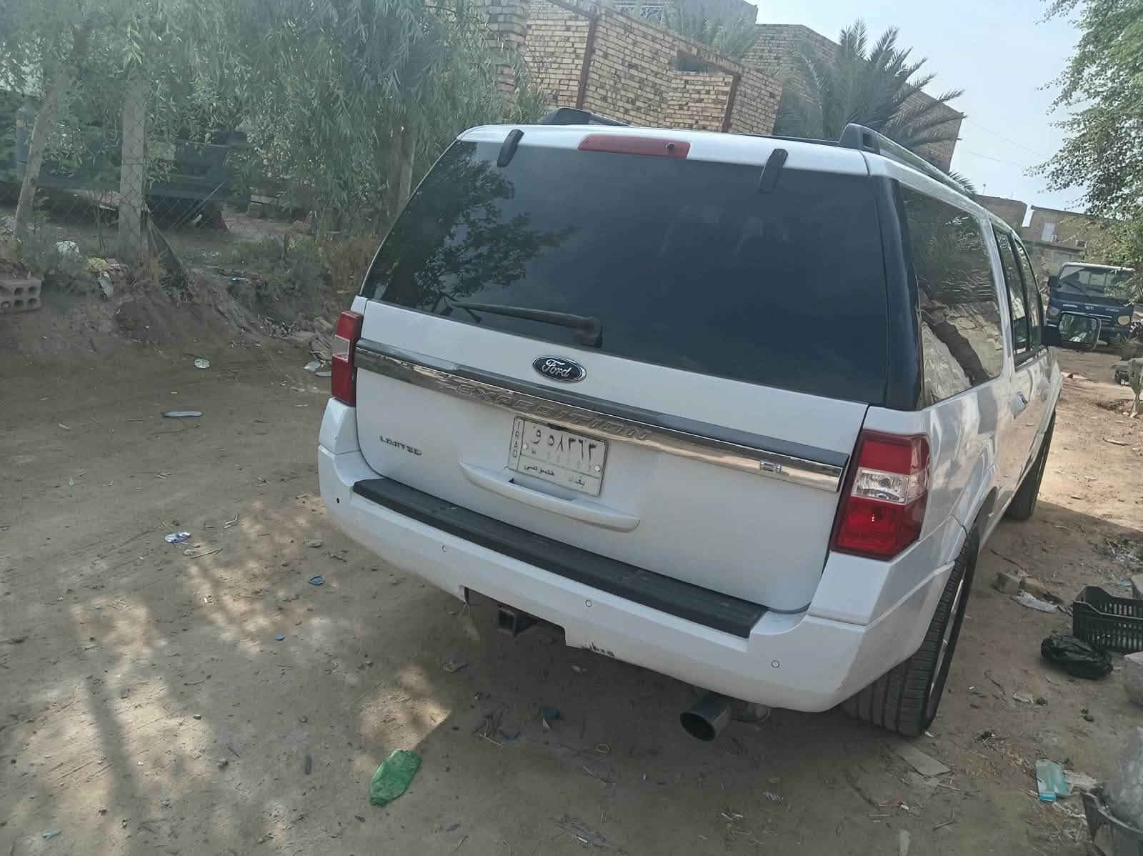 اكسبديشن • ٢٠١٥ • ٨ سلندر