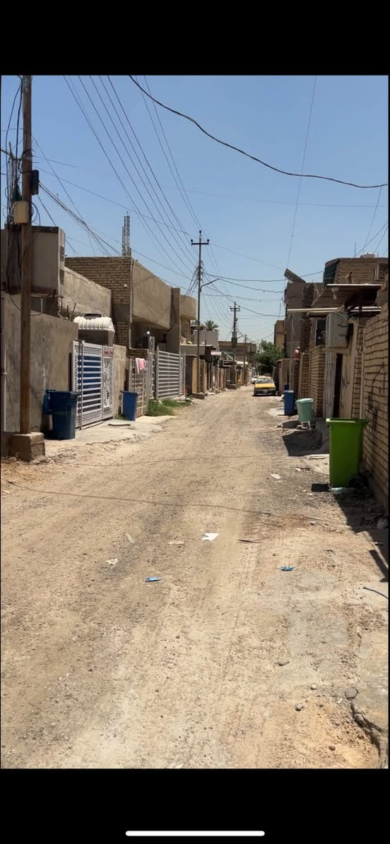 سلام عليكم بيت بزعفرانيه نهايه الأربع شوارع خلف جامع الكيلاني سند 25 بناءَ البيت سندويش بلكامل 100 متر جاهز من كلشي سعره 50 وبي مجال انشالله ***********
