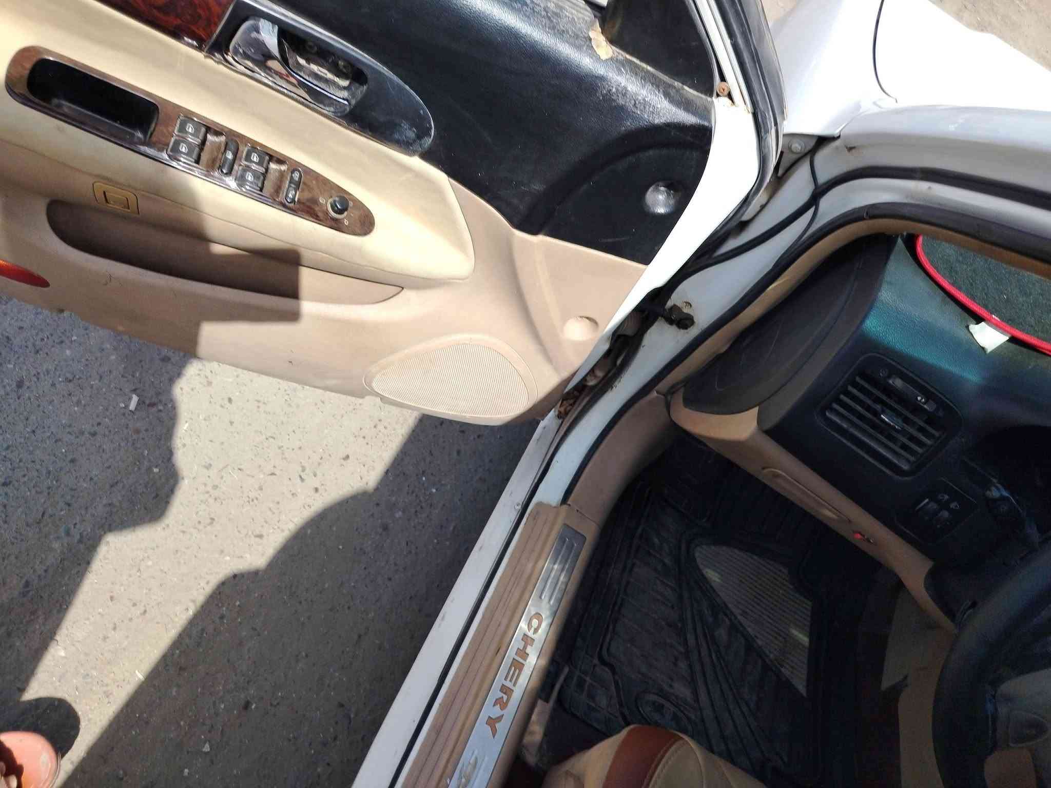 سياره شيري للبيع موديل ٢٠١٢ جاهزه السعر ٣٨ وبها مجال  تبريد وتدفئه كهربائية شغاله لايت زنون تأشيرات جيده. تلفون ***********.اىعنوان ابو دشير نهاية شارع الضغط العالي
