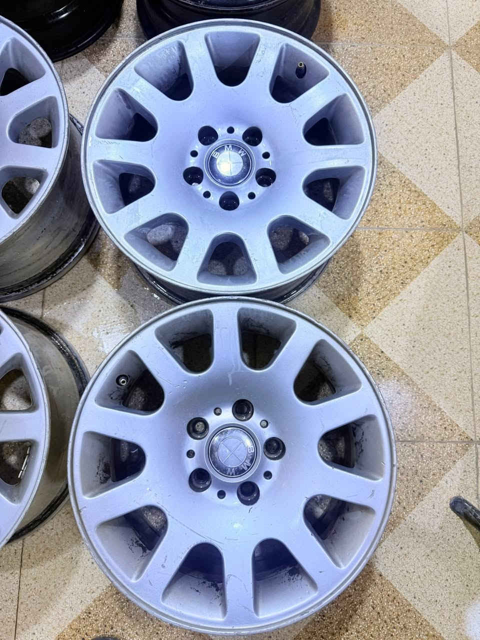 السلام عليكم 
للبيع 
ويل كب 
خفاش BMW 
لا تصليح ولا عواج 
حجم ١٦ 
***********
