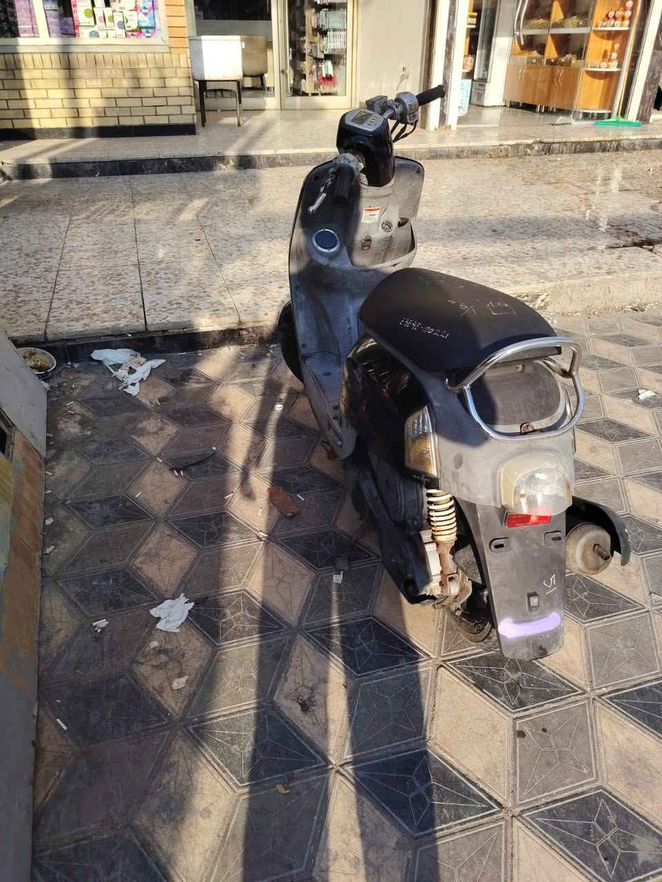 السلام عليكم بوليس رمبة قبل شهر ونص نازله دراجة مداريهة بهاي الفترة مبدللهة دهن محرك 4 مرات استخدام بسيط كفالة عامة من كلشي محرك برغي ممفتوح بي دراجة بلادية وضع رمبة مولاح كفرات ختم واحد مكينة ناعمة بانزين كلة محسن ممشتمة العادي دراجة نضيفة تجي وتشوف بعينك وتفحص مكاني دورة ابو دشير سعرهة 1100 (مليون ومية) وبيهة مجال بسيط للشراي فقط ***********
