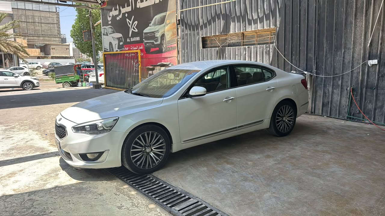 السلام عليكم كيا كادنزا للبيع فول مواصفات عدا الفتحه
السعر 120 قفل السياره جاهزه ونضيفه 
للاستفسار ***********
الفيديو بي كل التفاصيل
مكانها بابل شارع 40
