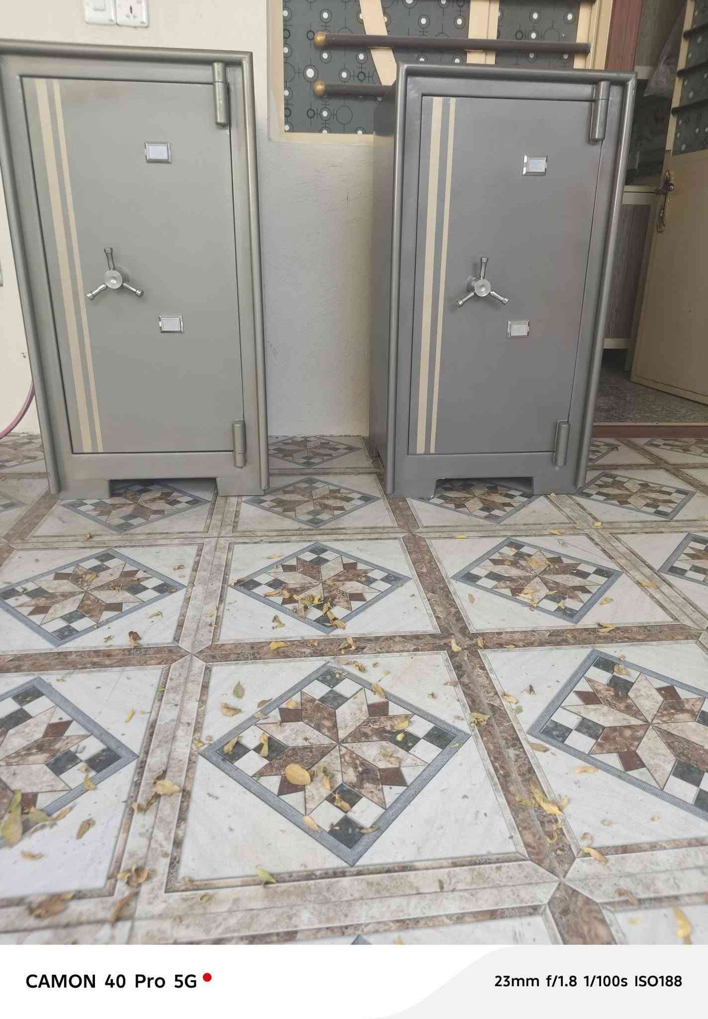 أغراض للبيع قاصات سعر الوحده 750 الف الكراسي سعر الكرسي الواحد 10 ديوان جلسات عربيه سعر 650 الف. ملاحظة الكميات بيه خصومات ***********
