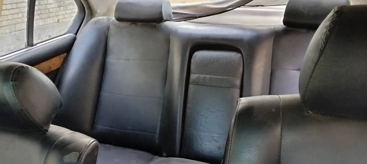 السلام عليكم
بي ام دبليو موديل السياره 1991 
مكينه535 مفتوح 
تدفئه تبريد شغال 
كشنات كهرباء 
فتحه سلايت روف 
بأسمي رقم بغداد البلديات 
***********
