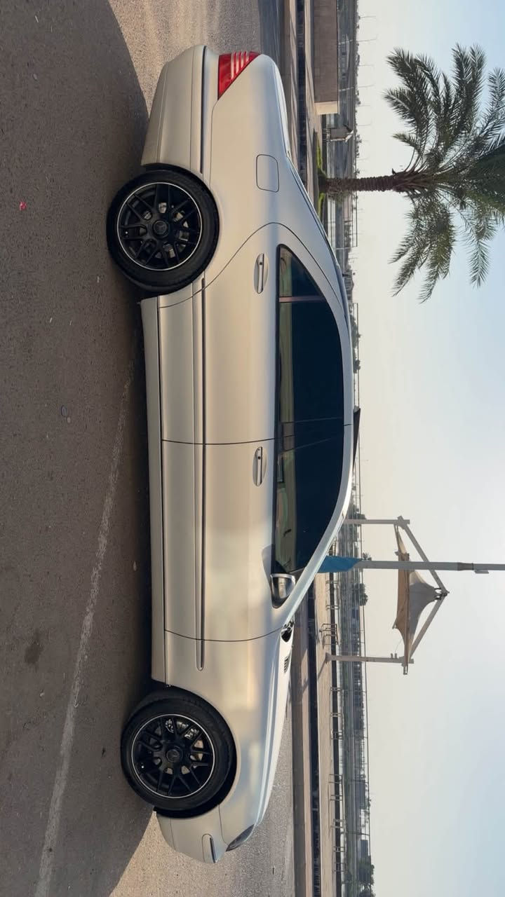 السلام عليكم 
#للبيع
مارسيدس S500 غواصه 
موديل 2003
رقم اربيل بأسمي هزه ورقم وسنويا جديد 
باج تضليل نسبه ‎%‎80
السياره بلادعيه وكلش جديده 
بيها فقط جراد بلاديه فقط جراد وغلفتها رصاصي مات 
قطره صبغ ومعجون مابيها 
كير محرك تبريد كهربائيات ع وضع الشركه 
مكان السياره بغداد 
السعر 135 قفل
للاستفسار 
***********
