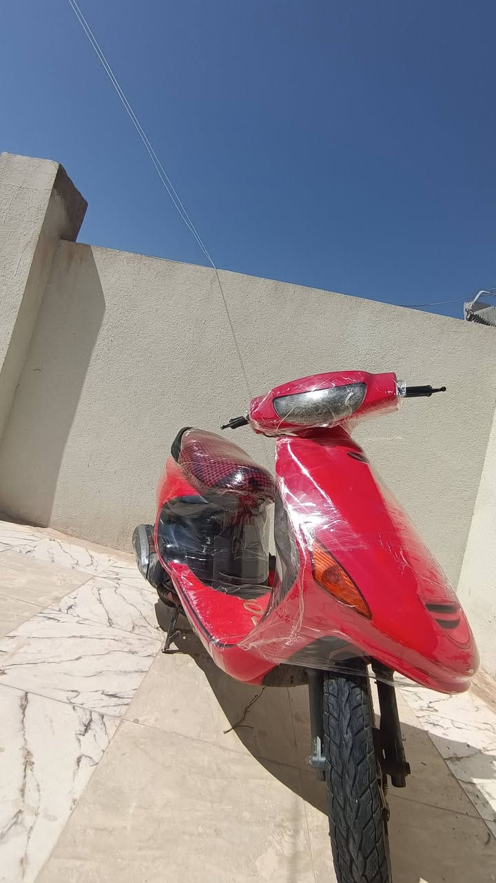 السلام عليكم دراجه فراشه نثيه الى البيع دراجه حلوه ونظيفه مكينه تكاتب وياك بس بس مبدل بيها. كهربائياتها شغاله كفراتها جدد عداد ذات شغاله دراجه سعرها 500,000 واللي عنده ستوته اراوس وازيده يكون اوراق مكاني بصره خور الزبير رقمي ***********
