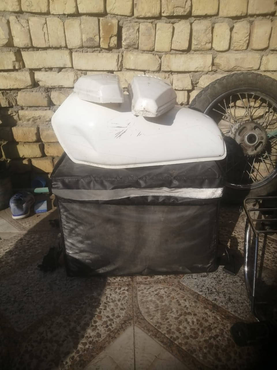 عربانه + تانكي ابيض كامل هوه صفاحيه + تانكي ازرك. + صندوك دلفري+ ويل كامل هوه او تايره + سكان + دبلات كدام + دبلات خلفيه اصفر او ستيل+ سله وره + دواسه رجل + شوته 2 + استيله مال ركبه..... + يده مال ابريك كدام... الرقم *********** متواجد واتساب فقط....
