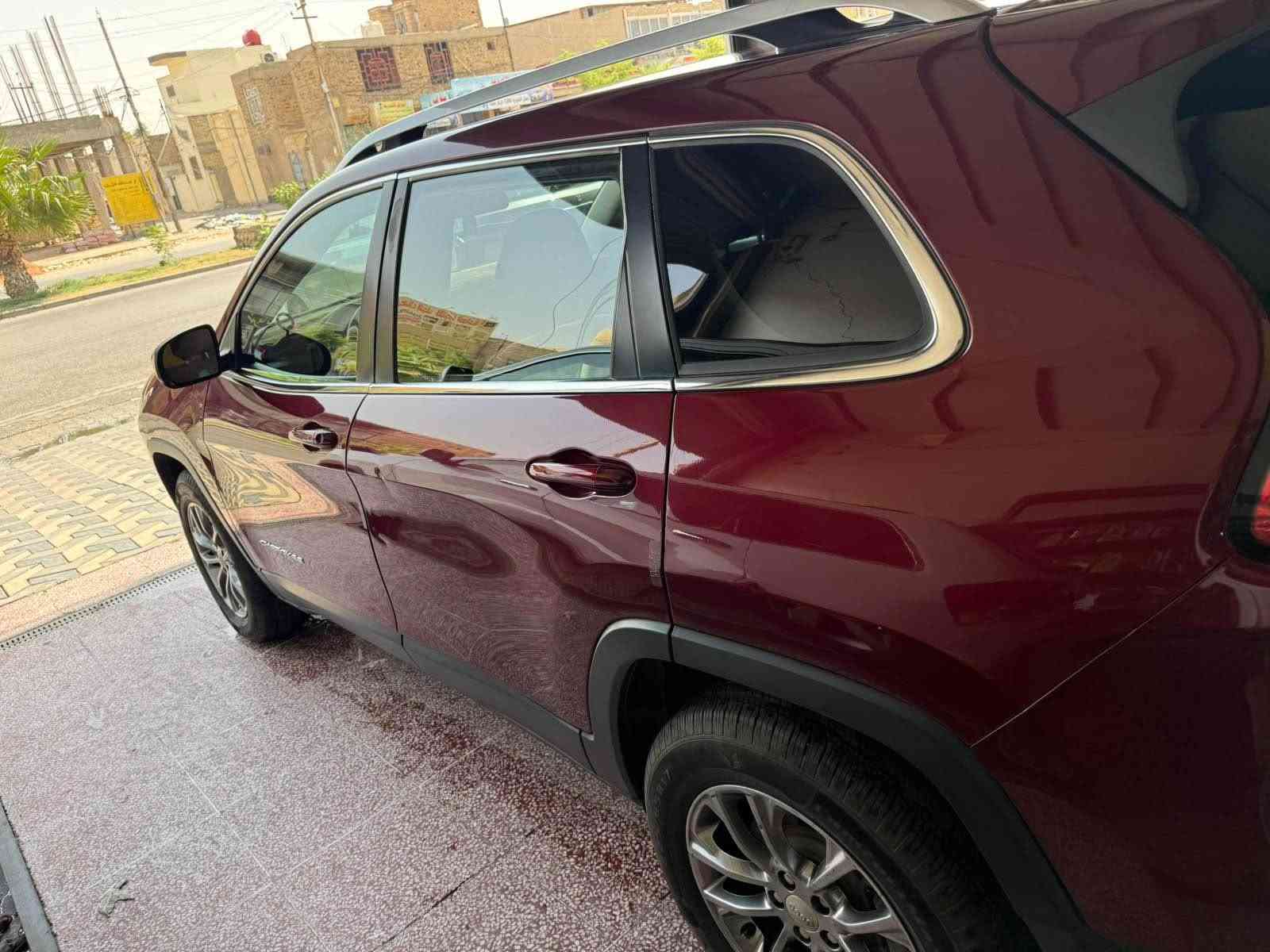 سلام عليكم جيب بزون موديل 2019 السعر 129وبيه مجال بسيط  2400  سبير شرط ما نازل مكينه كير كفاله عله وضع شركه سياره بيجم كبس تحويل مباشر للستفسار *********** النجف, العراق
