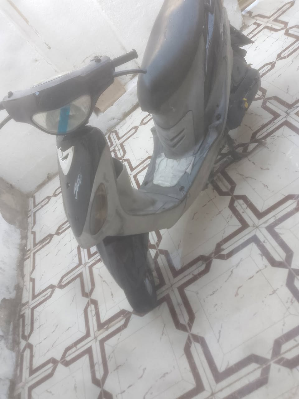 ي حاويه صارله 3 اشهر نازله 
مكينه شرط ما مفتوحه سلف كابريتر بلاد دراجه كلش جديده وحلوه كامرتي عاطله مو واضحه بتصوير 
سعر 750 متوازي ونزلت سعره شراي يريد دراجه مكفوله يتفضل يتصل او خاص عنوان سماوه حي الحكم 
***********
