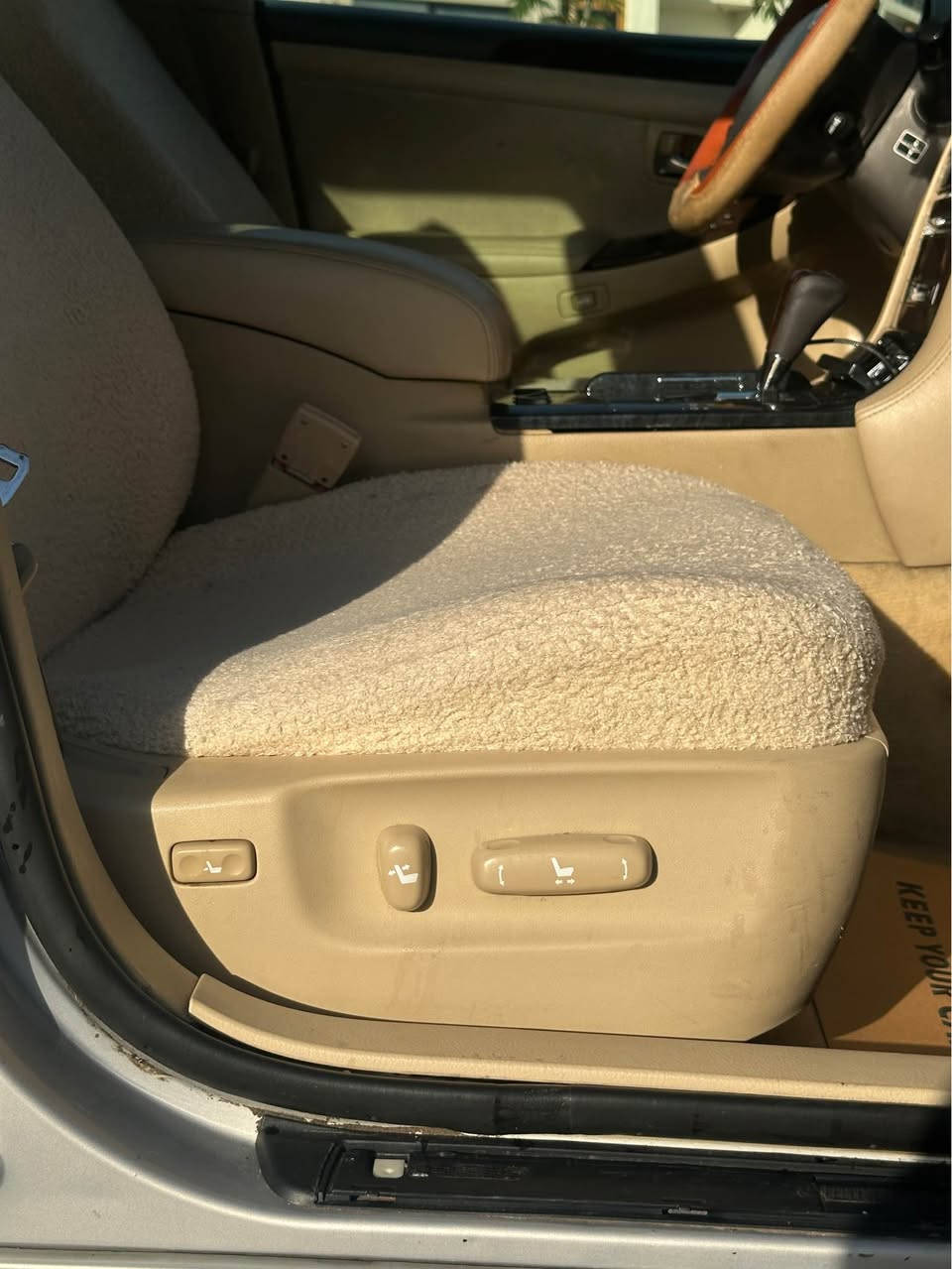 🚗 توێتا کراون شاهینە 2007 بەحری. موسس– بۆ فرۆشتن

🔹 مۆدێل: 2007
🔹 گێڕ گەورە، مەکینە بچووک
🔹ناو  زەرد
🔹 ساجی مەلەکی
🔹 کۆدکراوە
🔹 لایتی ناوچەی کوێر
🔹 بەسمە ڕەساسی
🔹 بلوتوزی بێلاد
🔹 پەردەی دواوە
🔹 تەبریدی سارد و گەرم، لە جێی خۆی
🔹 جامی پێش و دوا هەڵگیراوە، درزی نییە
🔹 گاعی قاڵبی بۆ دانراوە
🔹 تاقمی پێشی کامل تازە داگیراوە
🔹 ویلی نەوتی بێلاد

✅ کامڵ مەسرەف کراوە
✅ سەیارەی مەعرەز نییە
✅ سەیارەی ماڵی خۆمە
✅ نوێکە دەرزی دەعم و لێدان نییە
✅ تەنیا سەقف بۆیاخی ئەوروپایە
⚠️ بە شەرتی ئەوەی نوێکە دەرزی شوختیشی نەبێت سەقفی  و حیزام نەبێت.

💰 نرخ: 65$ مەجال

***********
*********** السليمانية, العراق
