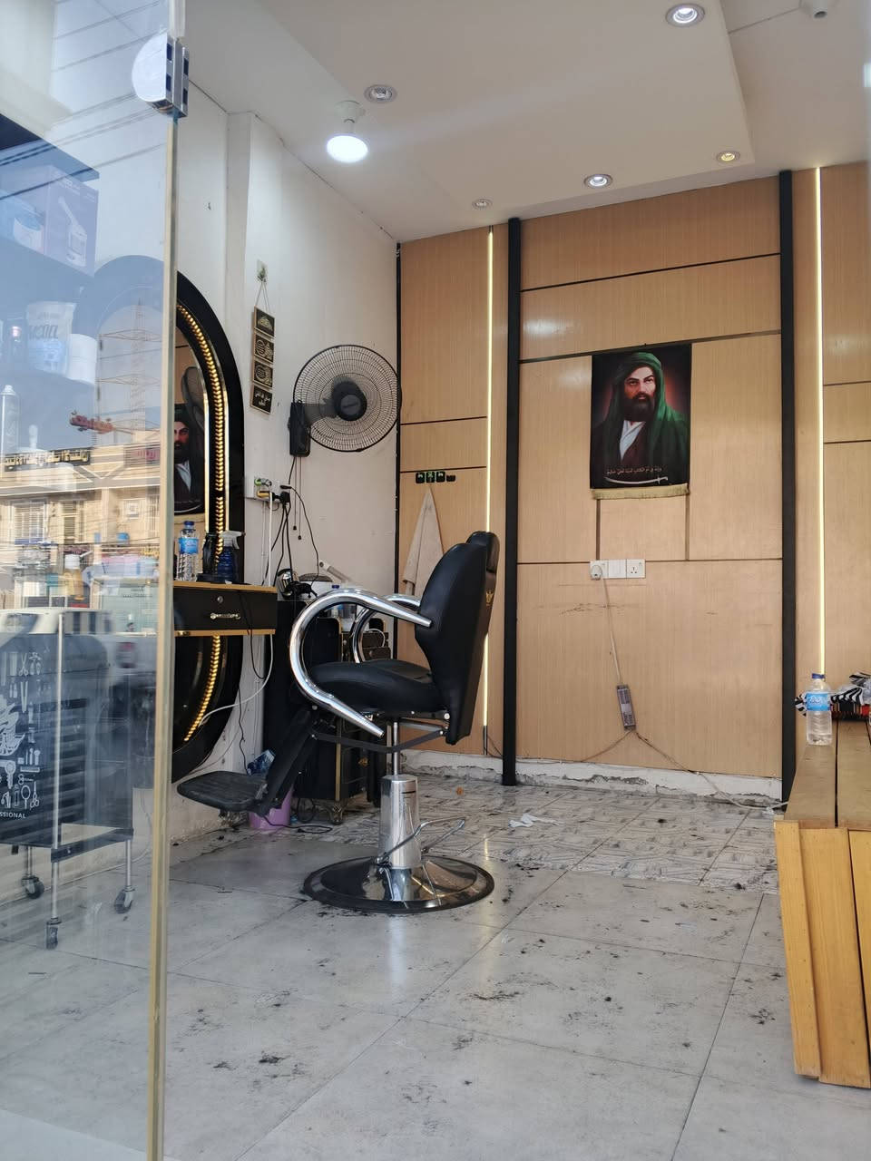 السلام عليكم محل للبيع بي رزق وعليه رجل تريد تبقى بي تريد بس غراض شلعه وحده سبب عدم التفرغ ايجار 200 موقع حلو حي الامام علي ركن شارع الضغط ***********
