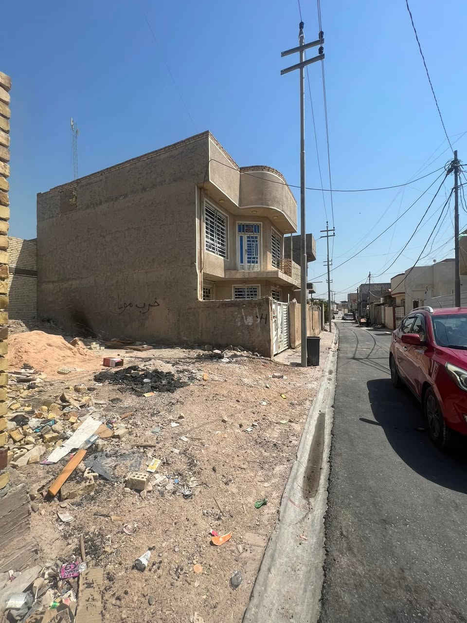 السلام عليكم 

القطعة للبيع ( الجمعية شارع ام البنين قرب مدرسة نبع المعرفه ) كافة الخدمات متوفرة مساحتها ( ١٠٠ م واجهيه ٨ م ) السعر خاص اتصل وتدلل ***********
