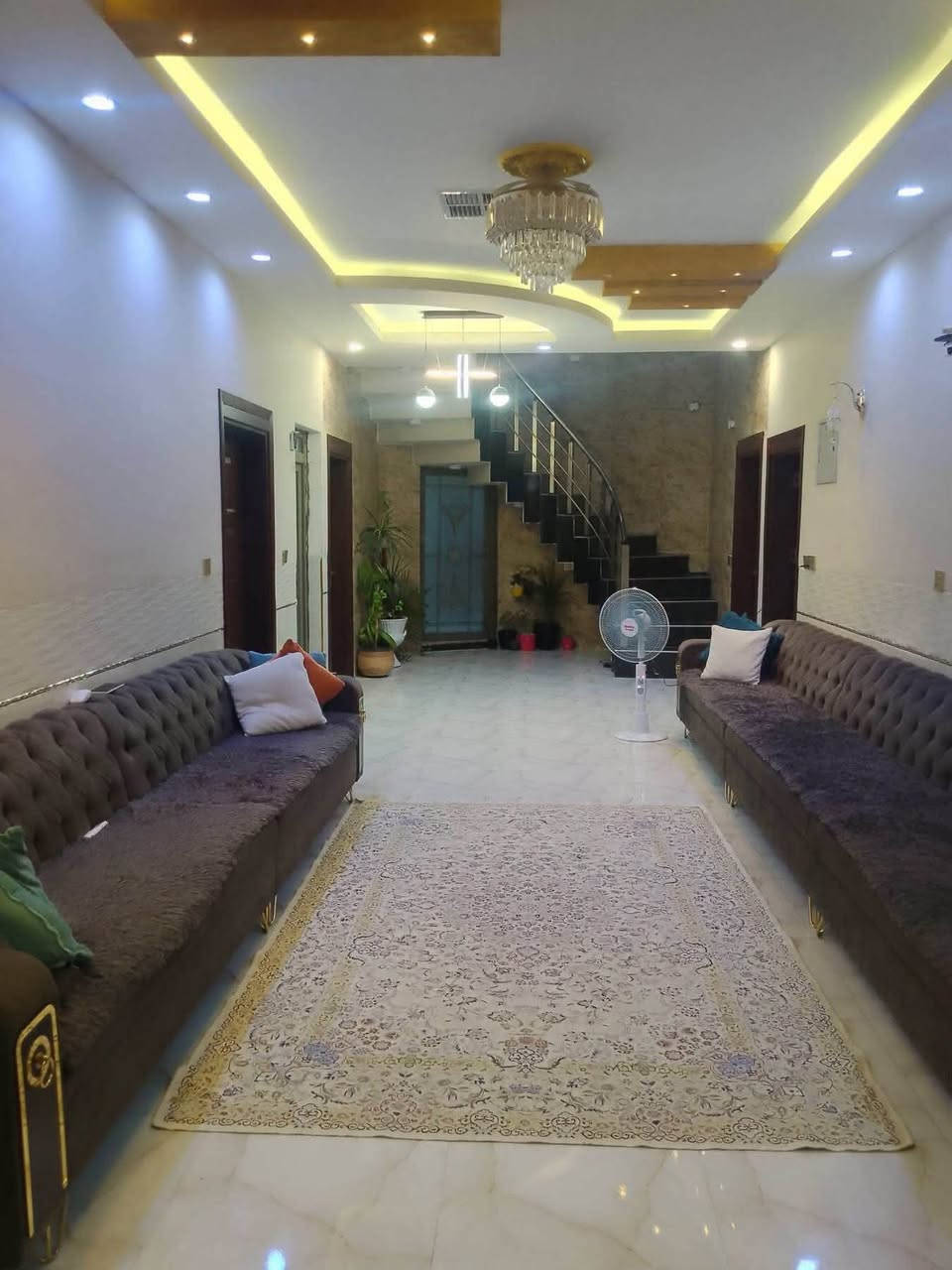 دار للبيع طابو ملك صرف 
المساحة 300 متر 
طابقين منفصل الطابق الأول يحتوي على /(4غرف نوم _استقبال_صالة_مطبخ قاطع صحيات داخل _ كراج حديقة مع صحيات خارجية
الطابق الثاني يحتوي على /درج خارج غرفتين نوم _استقبال_صالة_مطبخ_قاطع صحيات )
طابق الثاني مؤجر  250الف دينار 
العنوان كركوك حي عسكري قرب جسر ليلان 
السعر /325 مليون وقابل للتفاوض مباشر مع صاحب الطابو 
ملاحظة / ويصلح للاستثمار  بالشهر اكثر من600 الف دينار 
عنوان المكتب/ طريق بغداد قرب مجمع بوليفارد 
للاستفسار اكثر يرجى الاتصال بالرقم 
***********
