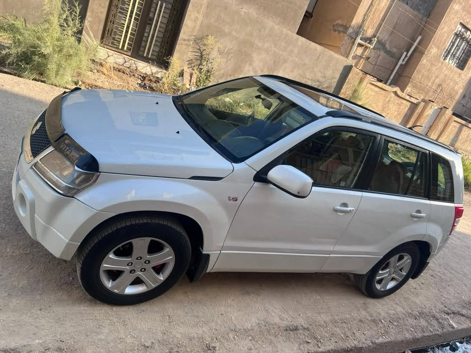 السلام عليكم للبيع سازوكي فيتارا 2008 رقم بغداد محرك 6  2700 بصمة السعر 75 ورقة كير محرك سليم  
سنوية ل 2028 تحويل مباشر 
المكان البصره    
***********
