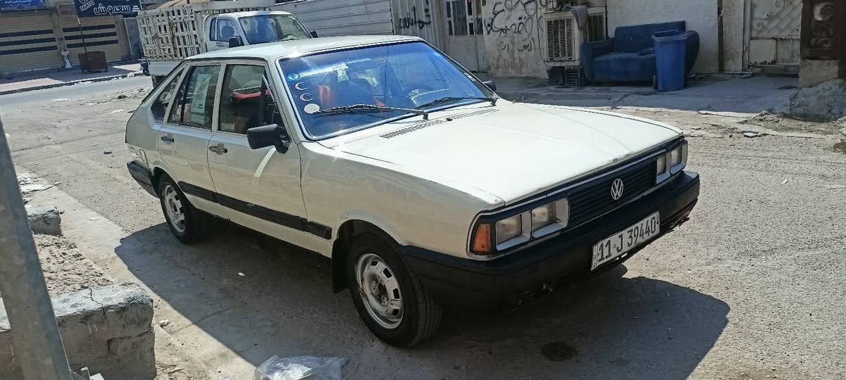 السلام عليكم برازيلي موديل 1986 كابريتر كير اربع نمر  كير ومكينة بلادي السيارة بدون حادث فقط طخة خفيفة كير عادي كير ومكينة كفالة عامة السيارة ترايها زيرو تخم تاير باتري جديد صدر زين السعر 25 ورقه رقم بغداد دولي جديد رقمي*********** مكاني بغداد الزعفرانية بغداد, العراق
