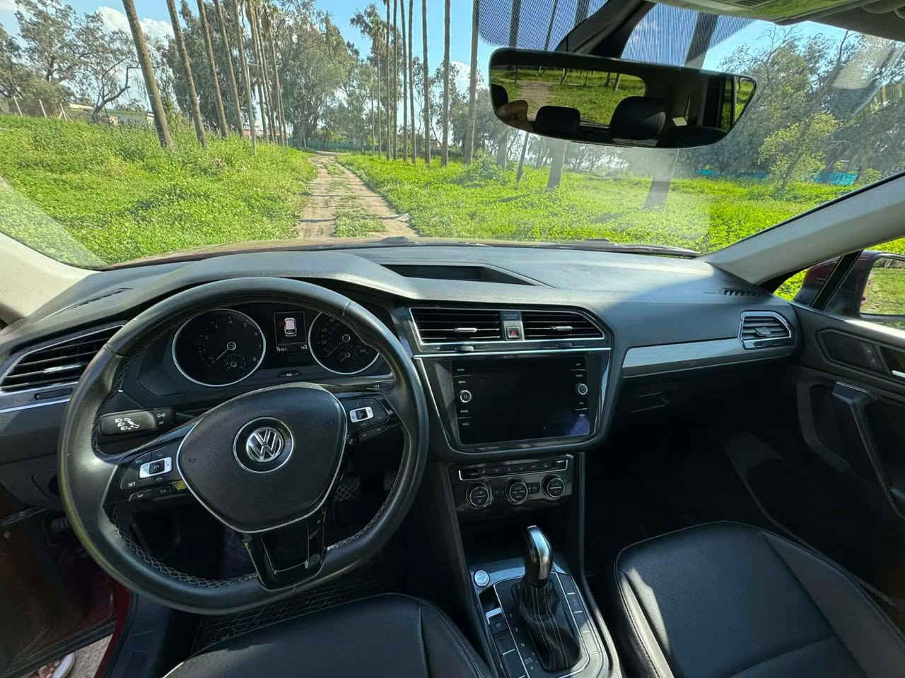 السلام عليكم 
Volkswagen Tiguan 
فولكسفاغن تيكوان (بانوراما، 4 مقاعد)
موديل 2021 
الصنف : SE
سعة المحرك :  4 سلندر 2.00cc turbo 
^محرك ^ شرط لا صرف ولا بخار ^
  
الوارد : وارد امريكا :- حادث(صبغ بنيد وجامرلغ طرف السائق )ايرباك استيرن وتكمه راجع سستم

رقم الشاصي: 3VV2B7AX3MM093219
 
اللون الداخلي : جلد اسود

الرقم : سليمانية-  - تحويل مباشر

الاضافات

- مقود D وS
- بانوراما
- 4 راكب
- رادار امامي خلفي
- شاشه كبيره
- شاحن واير ليس
- حساس مرايا جانبيه (نقطه عمياء) 

- ويل كروم
-  نظام مساعدة عدم الانحراف عن الطريق 
- نظام carplay wireless 
- تبريد خلفي
-  نظام النقطة العمياء 
-  هاند بريك بصمة + اوتوو هولد
- نظام توقف تلقائي عند الرجوع
 -  كاميرة خلفية بدقة عالية 
 -  نوع المقاعد جلد 
: كهربائي - جلد - تدفئة
 
-  المصابيح:   - إضاءة ليد

  

مكان سياره كركوك 
*********** اتصال او واتساب السعر /135$
