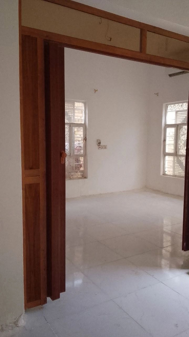 بيت للايجار 
طارمه ،مطبخ، استقبال ،غرف ٢ ،  منور،صحيات داخليه وخارجيه 
العنوان 
ام الخيل شارع المسبح الاولمبي خلف سكه القطار
الرقم
***********
