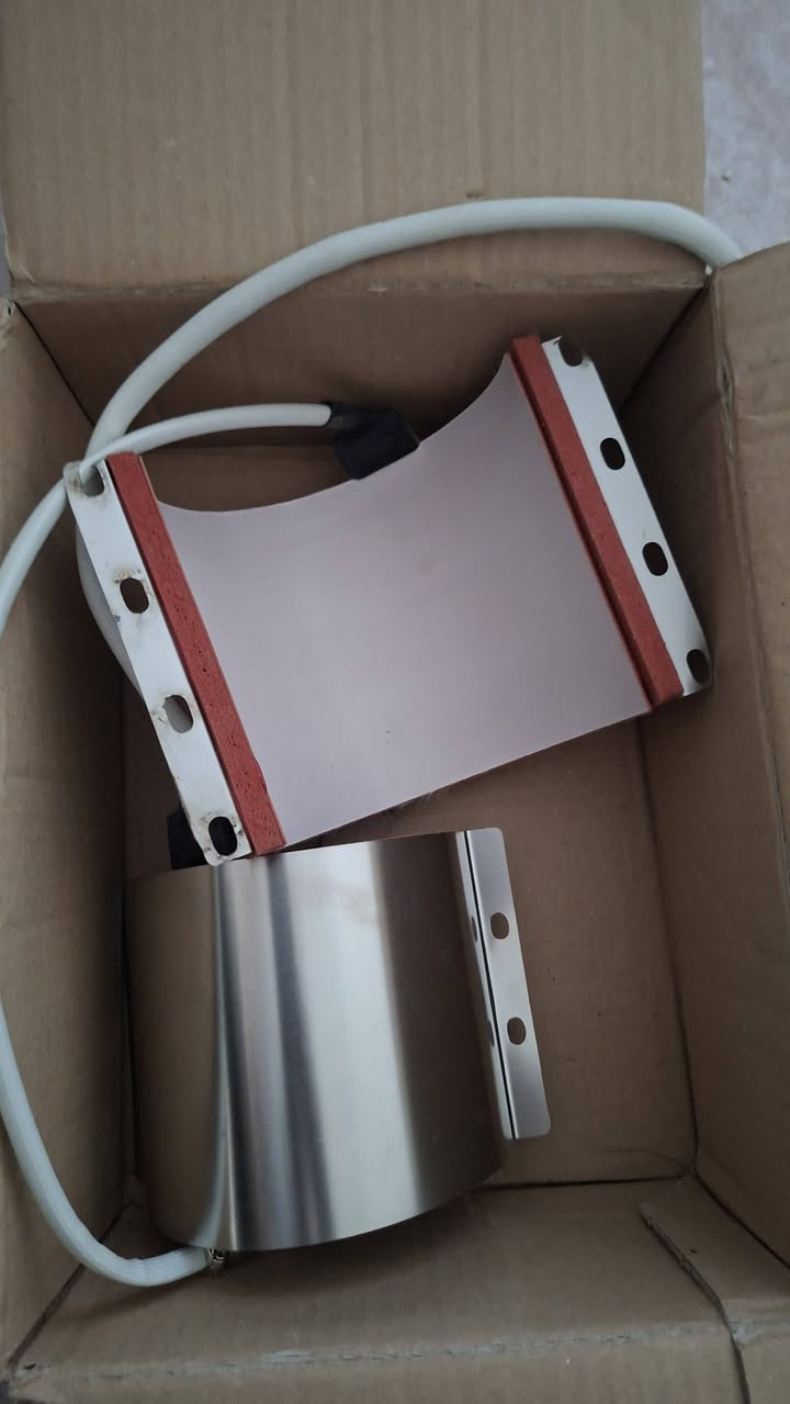 قالب أو سخان حراري (عنصر تسخين - Heating Element) مخصص لماكينة الكبس الحراري لطباعة الأكواب والمجات (Mug Heat Press Machine)، وغالباً بحجم 11 أونصة القياسي.
السعر /٢٥ الف 
تواصل واتس اب ***********
