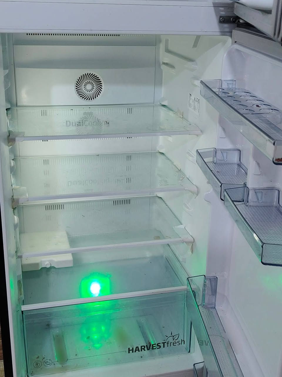 تم تنزيل السعر
تم تنزيل السعر 
للبيع ثلاجة Beko HarvestFresh تركي 🇹🇭
الحجم: 14.5 قدم - 409 لتر

المواصفات:
✅ نظام HarvestFresh يحافظ على الخضار طازجة
✅ تبريد No Frost بدون ثلج
✅ شاشة ديجيتال + Quick Freeze + Quick Cool
✅ الفريز 98 لتر - تجميده قوي جداً "يخبل"
✅ موفرة للطاقة 108W وغاز R600 صديق للبيئة
✅ اللون ستيل غامق انيق

الحالة:
نظيفة جداً جداً استخدام قليل
ما مفتوحة ولا مصلحة نهائياً
الثلاجة شغالة 100% وتبريدها درجة اولى

تم. تنزيل السعر من 550 الى
السعر: 400 الف دينار وبيها مجال للشراي
المكان: واسط - الكوت - الخاجية
للاستفسار: ***********
