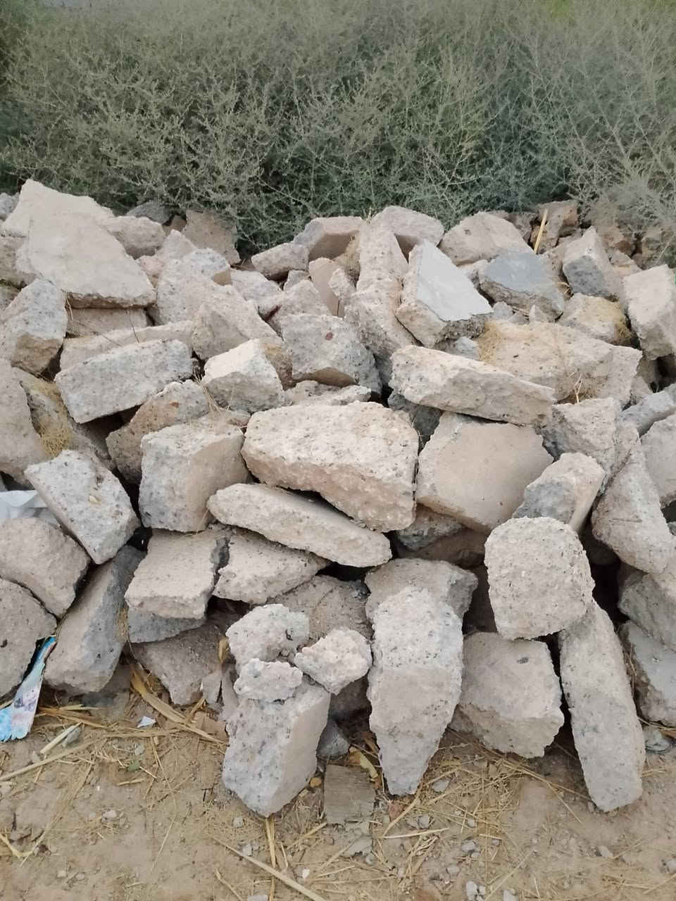 سلام علايكم
حجر للبيع بنسب السعار 
ومتواجد زميج 
اي شي عندك من تفليش او بنيان او ترميم حدائق او انقاض احنة حاضرين بأي وقت 
هذا رقمي 👈 ***********
