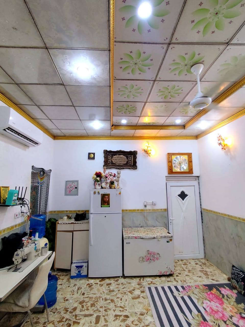 بيت للبيع مساحة 125 متر طابق واحد منطقة ال36 دار 🏫📍مع الاثاث 
( يحتوي على غرفة 5×4 كبيرة + صالة كبيرة + مطبخ + ممر + استقبال 6× 3.23 + طارمة ) . 

بناء ٢٠١٦ حر مامطلوب  

الموقع : خامس بيت على الشارع العام الرئيسي قرب مدرسة الفرسان 
مثل ماموضح بالصورة 🖼️👇🏻

السعر :  💸 93 مع المجال اليسيط
____________________________________
{{#مكتب_المؤتمن_للعقارات_في_السماوة }}
________________________
#للاستفسار الاتصال📞 او مراسلتنا عبر الواتساب 📲

《 ***********🛜》

#ملاحظة: لعرض عقارك ماعليك سوى مراسلتنا 
عبر بريد 📩الصفحة او عبر الواتساب📲
{{👍#تابع_الصفحة لتصلك عروض مكتبنا 🫰🏛}}•
